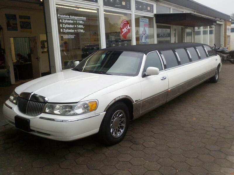 Lincoln Town Car II